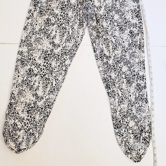 NWOT Joggers - Picture 8 of 10